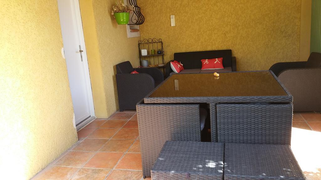 Petit Studio Au Calme Villa La Crau Eksteriør billede