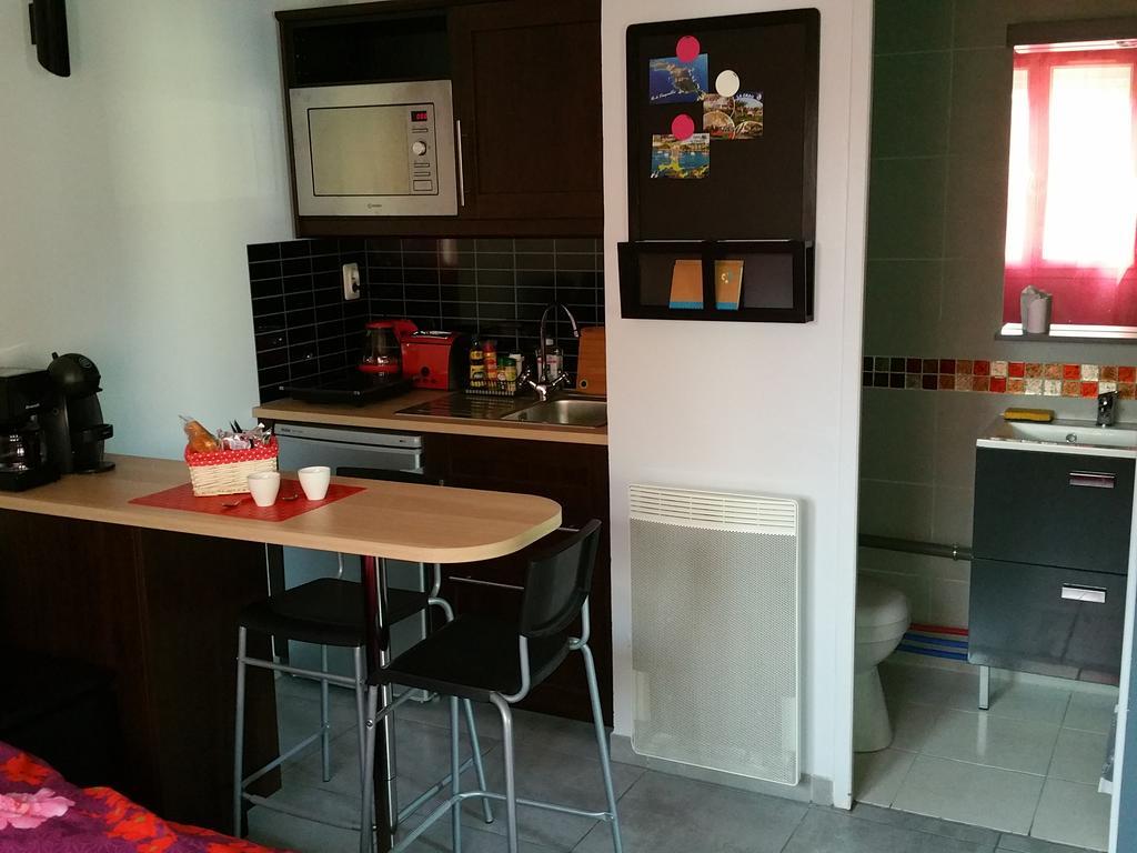 Petit Studio Au Calme Villa La Crau Eksteriør billede